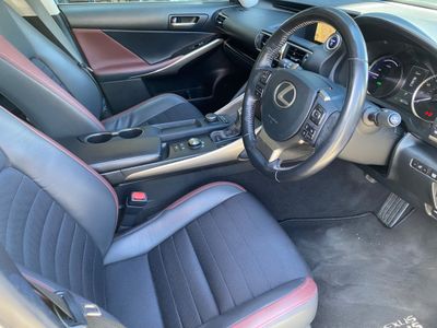 2017 Lexus IS 300h