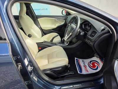 2019 Volvo V40