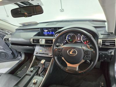 2016 Lexus IS 300h
