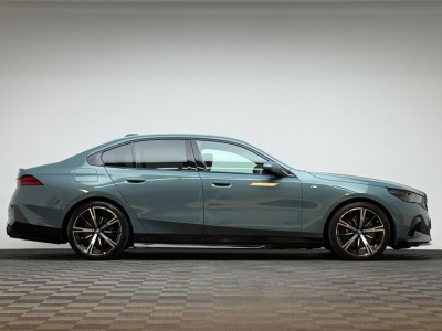 2024 BMW i5