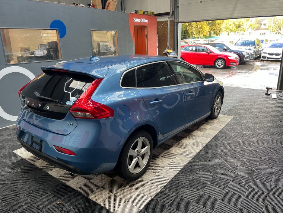 2015 Volvo V40