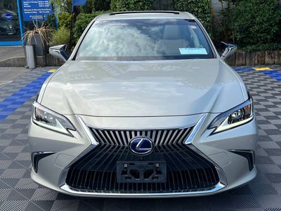 2021 Lexus ES 300h