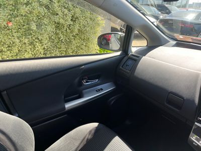 2019 Toyota Prius Alpha