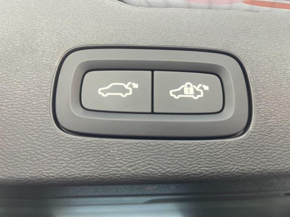 2025 Volvo V60