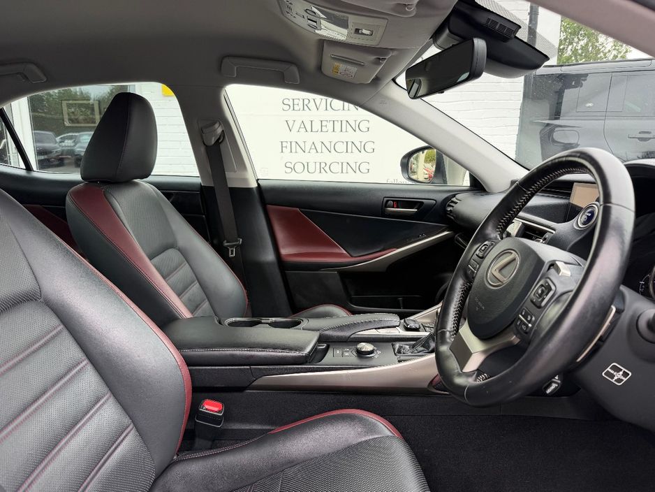 2018 Lexus IS 300h