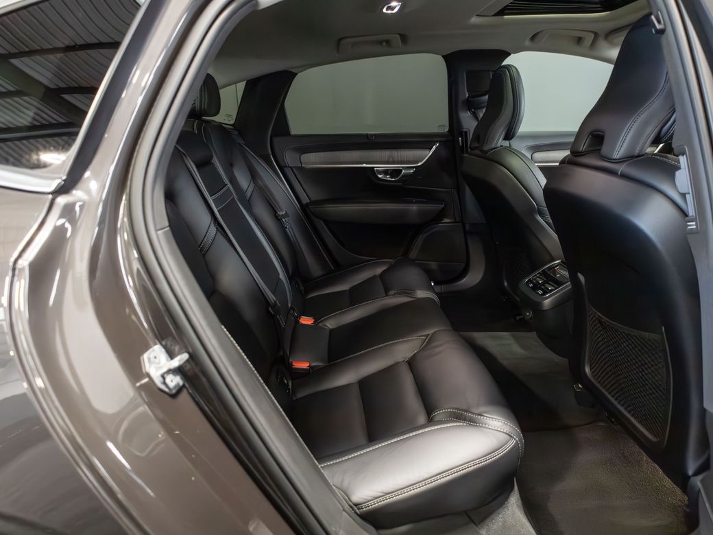 2021 Volvo S90