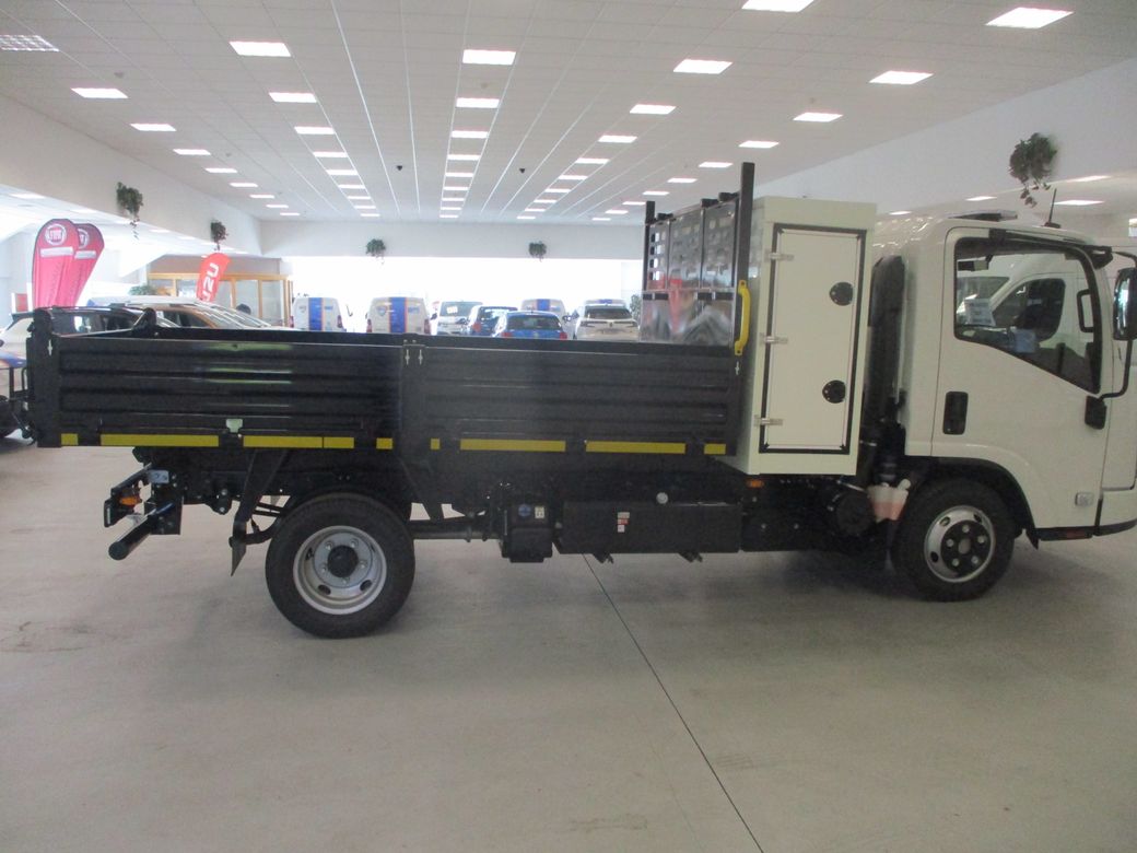 2026 Isuzu NPR