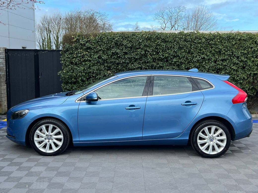 2016 Volvo V40