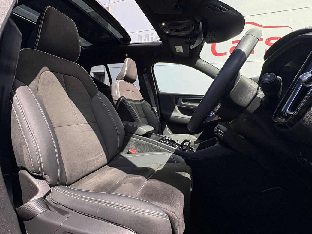 2023 Volvo XC40