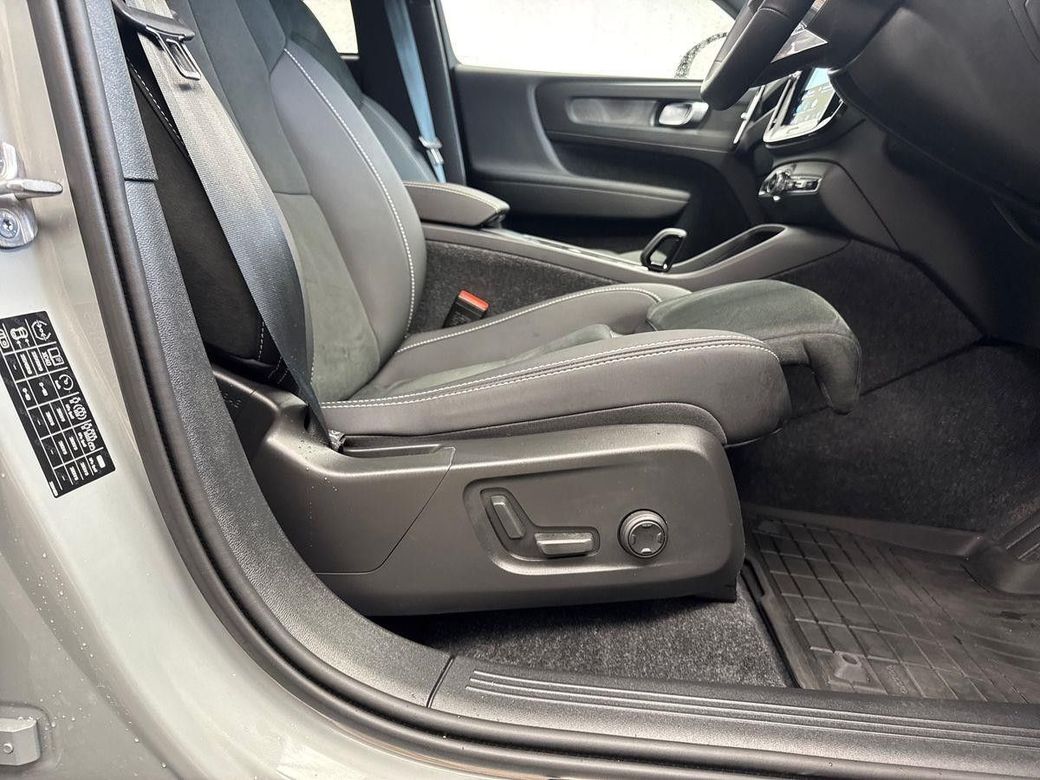 2024 Volvo XC40