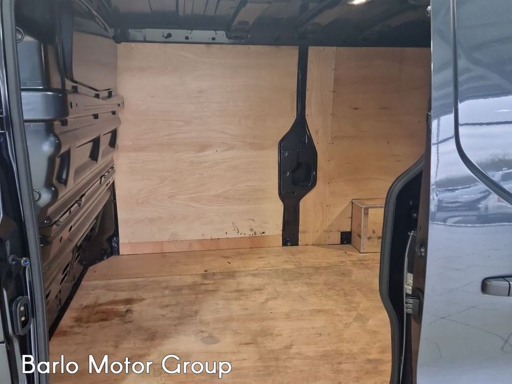 2025 Nissan Primastar