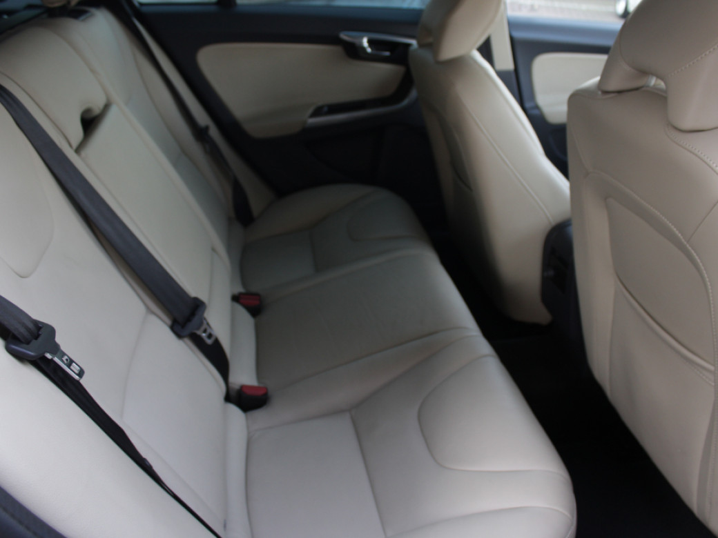 2016 Volvo V60 Cross Country