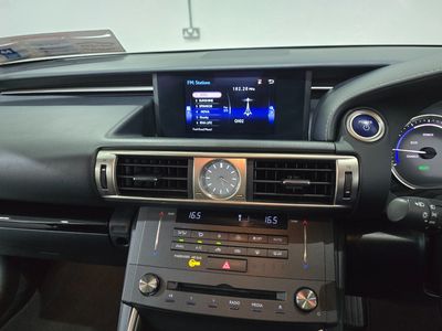 2016 Lexus IS 300h