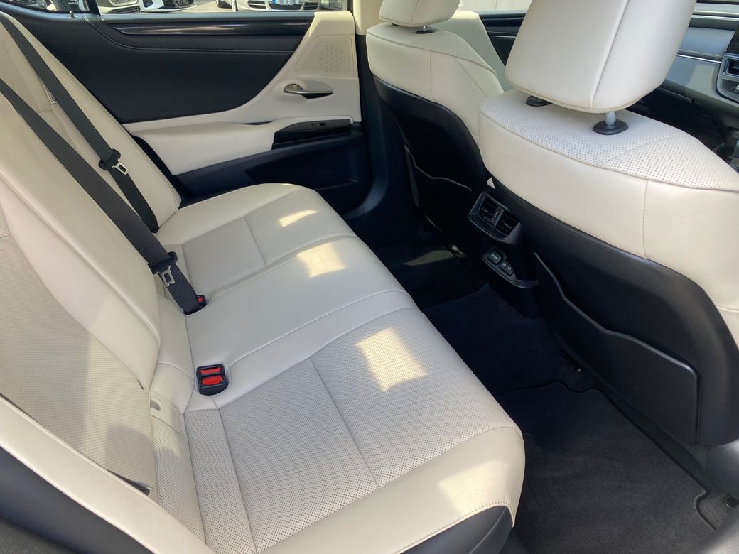 2023 Lexus ES 300h