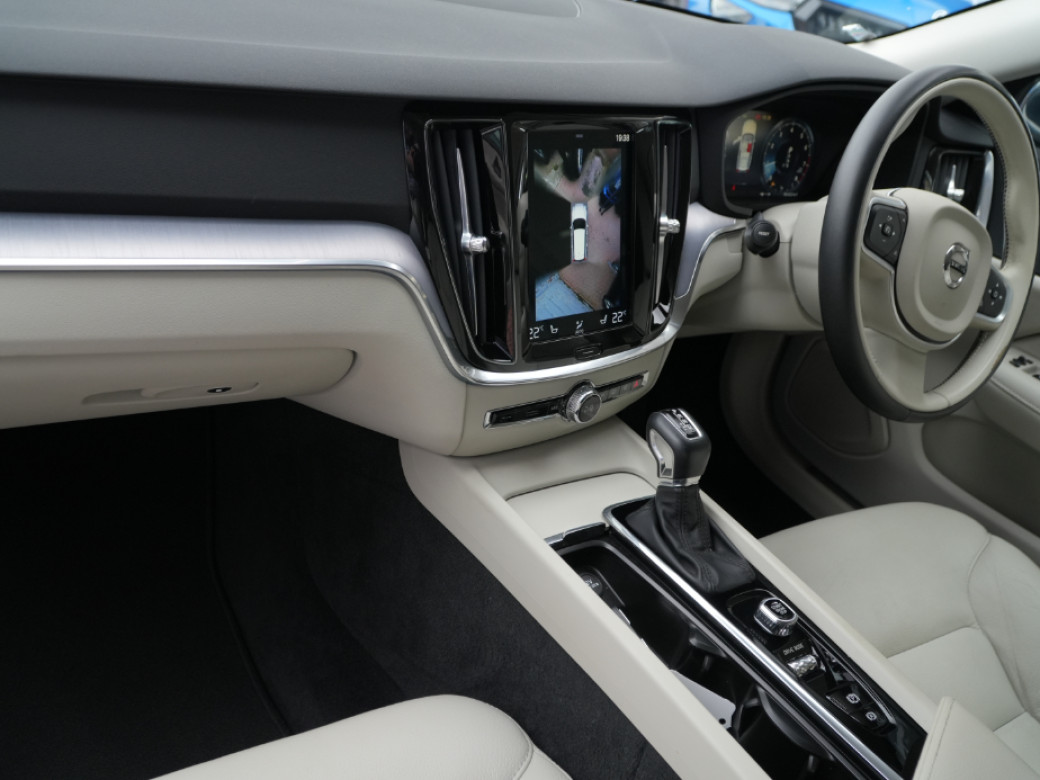 2020 Volvo V60