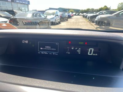 2019 Toyota Prius Alpha