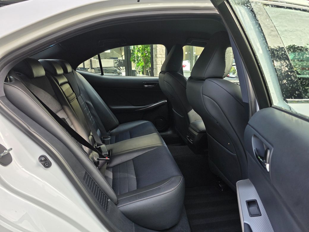 2016 Lexus IS
