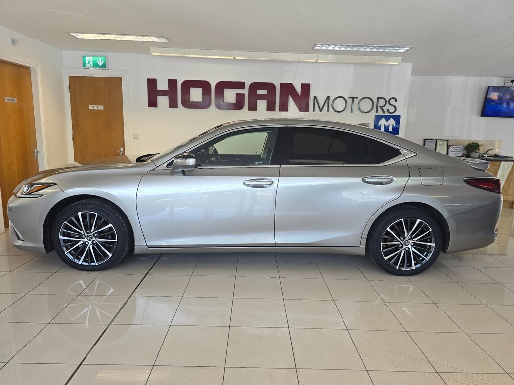 2023 Lexus ES 300h