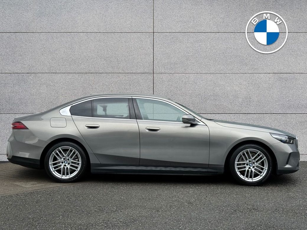 2025 BMW i5