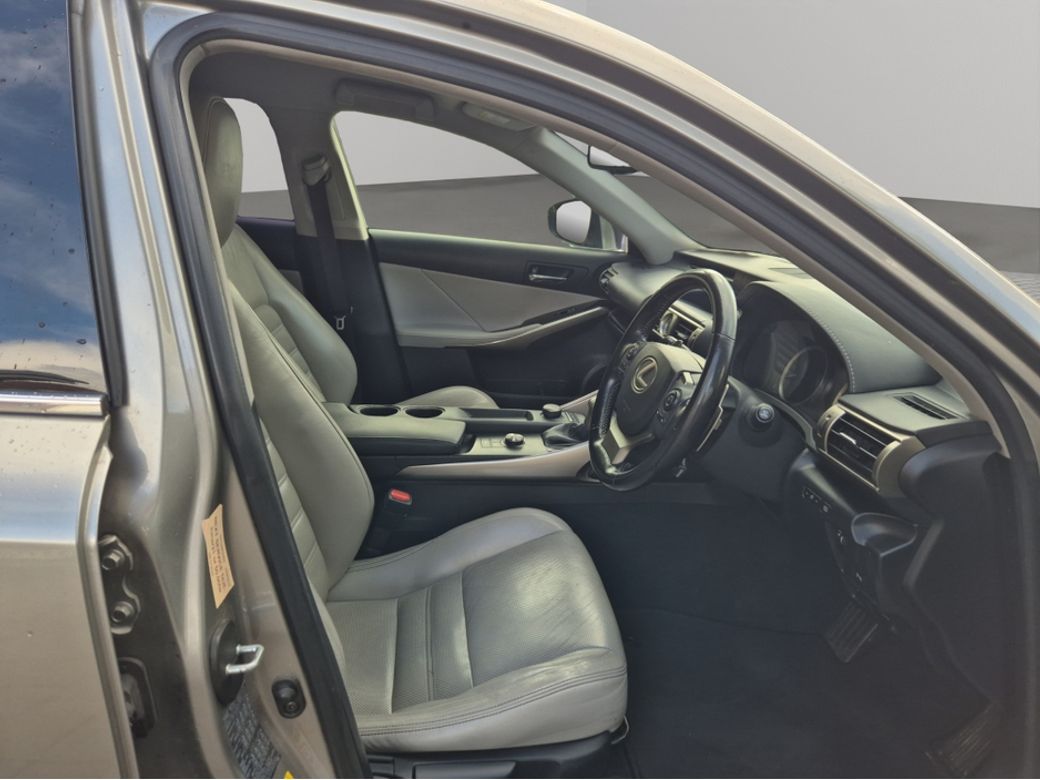 2015 Lexus IS 300h