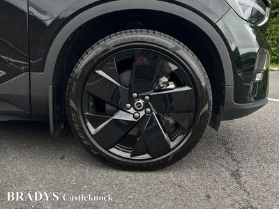 2025 Volvo EX40