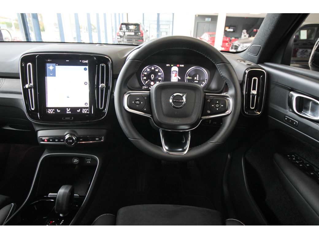2023 Volvo XC40