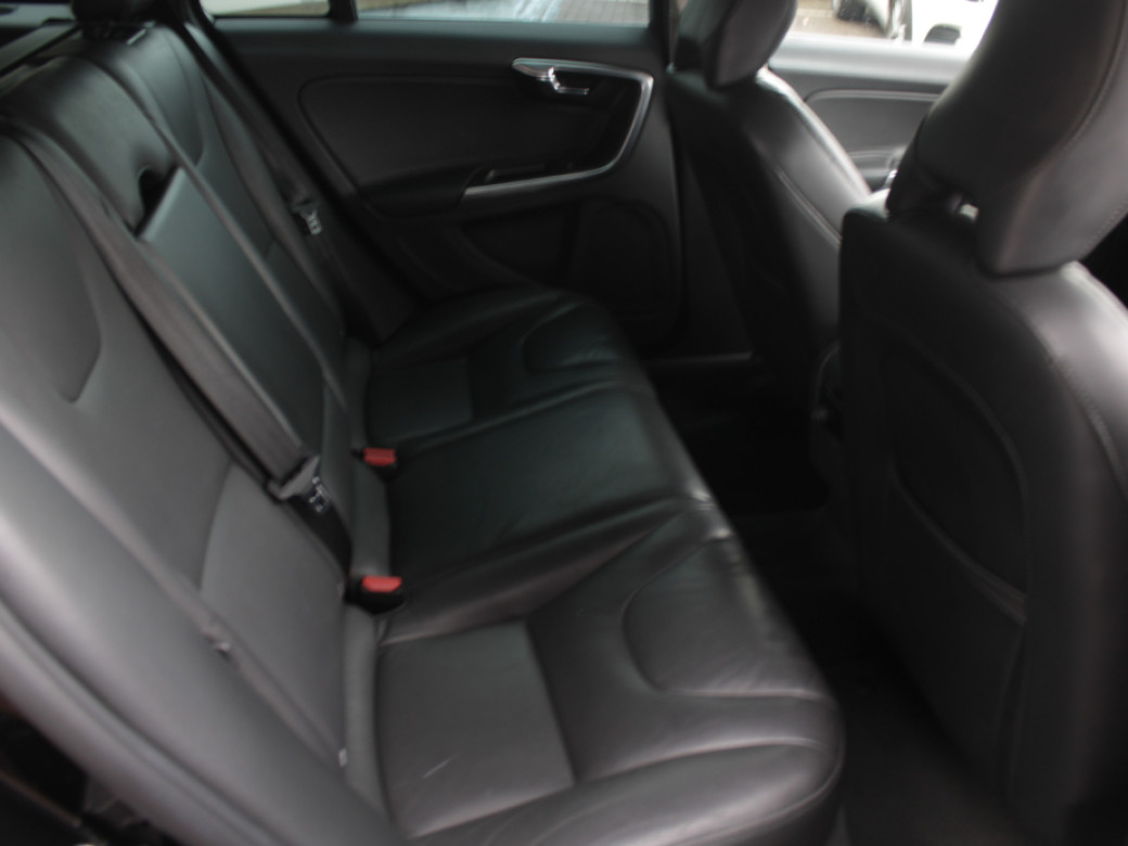 2016 Volvo V60 Cross Country