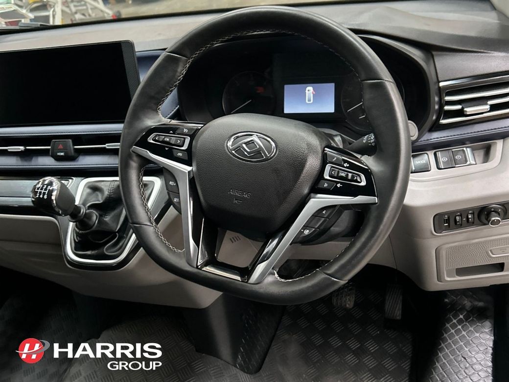 2025 White Maxus Deliver 7