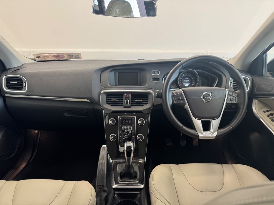 2017 Volvo V40