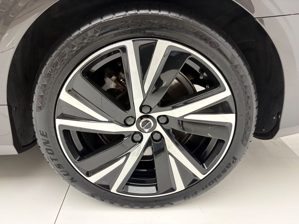 2022 Volvo S90