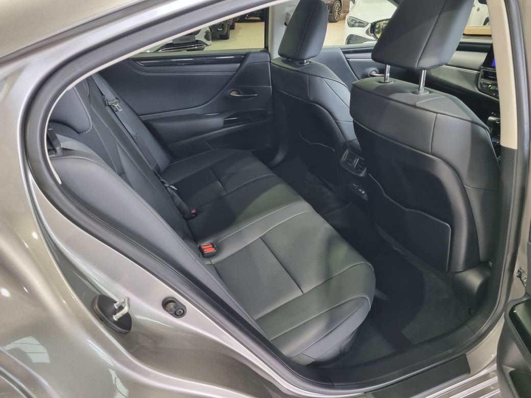 2023 Lexus ES 300h