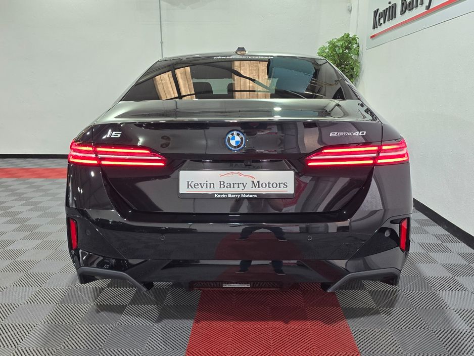 2024 BMW i5