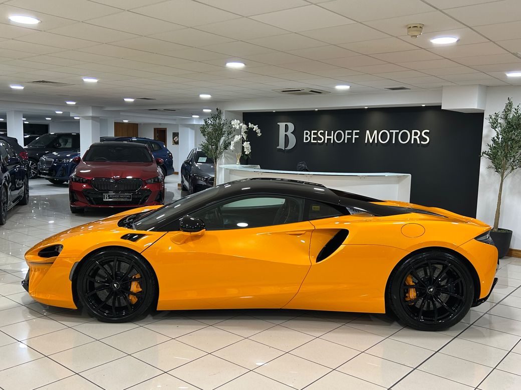 2023 McLaren Artura