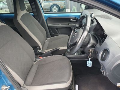 2017 Volkswagen up!
