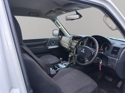 2016 Mitsubishi Shogun