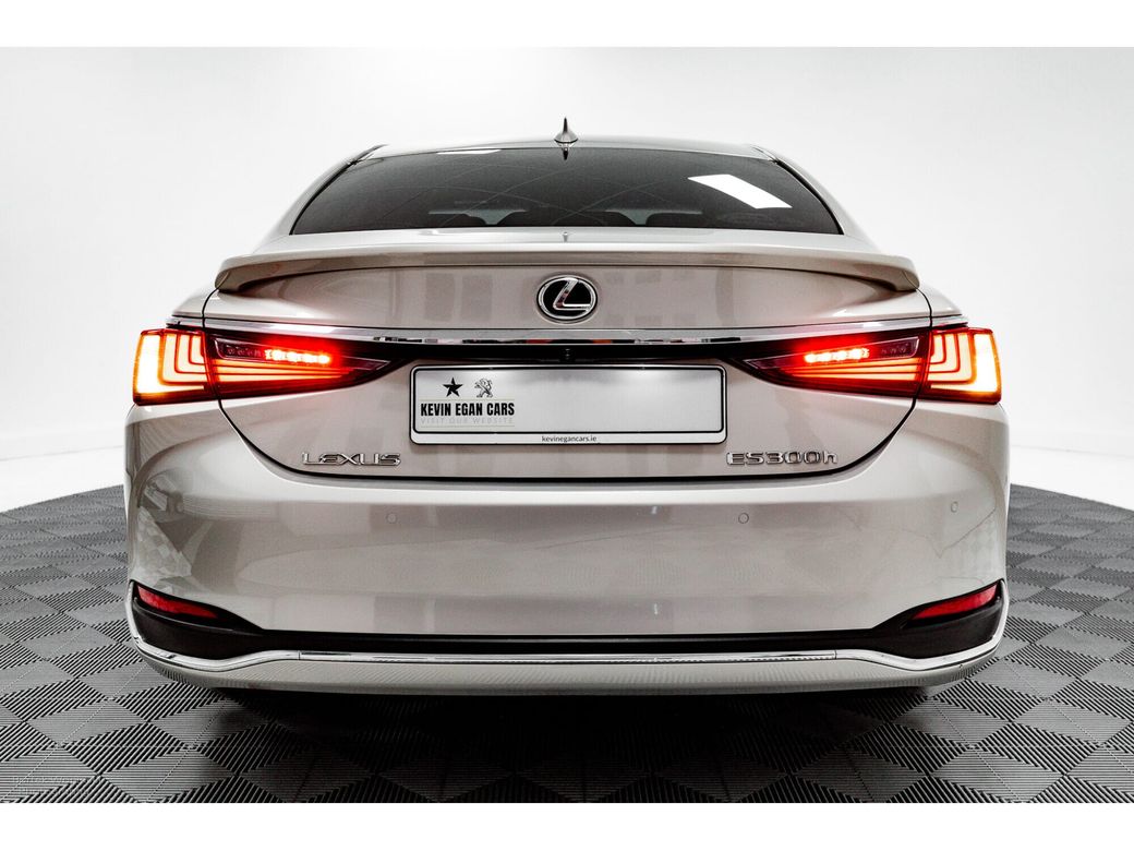 2023 Lexus ES 300h