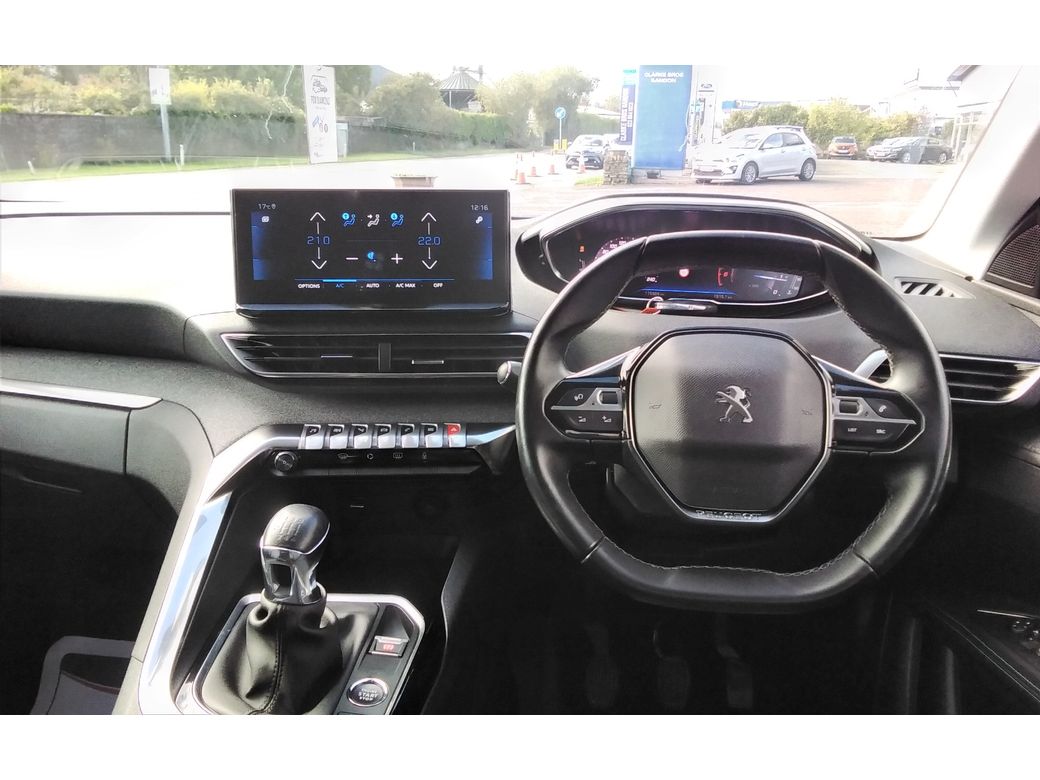 2022 Peugeot 5008