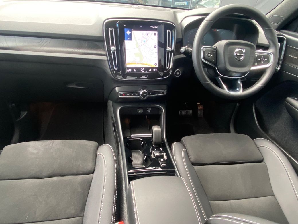 2023 Volvo XC40