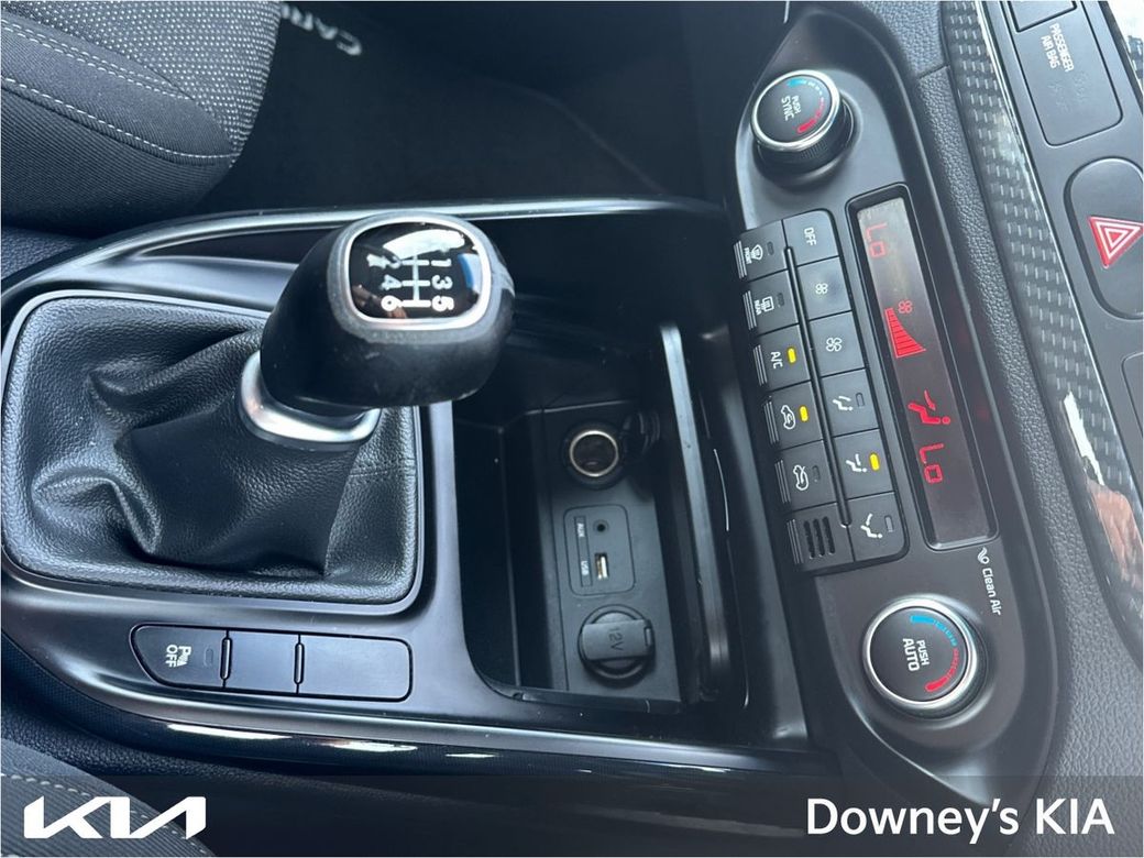 2017 Kia Carens