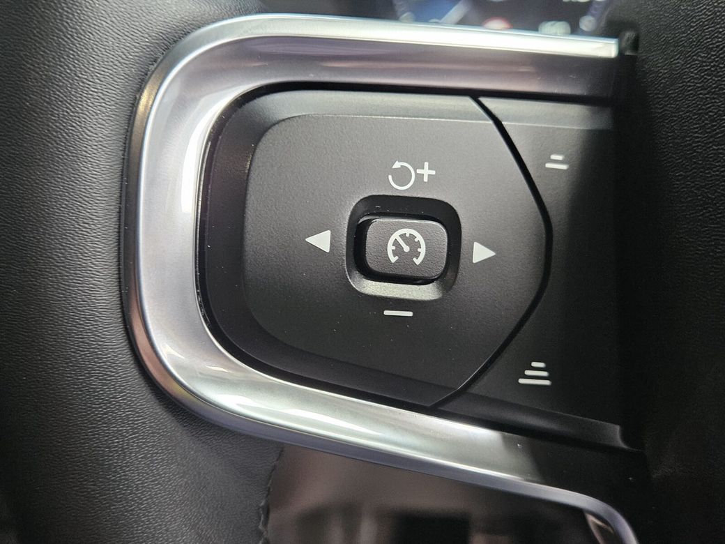 2022 Volvo XC40