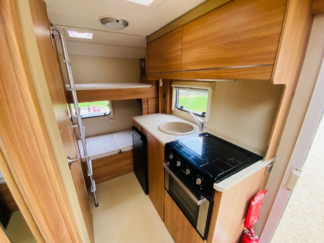 2011 SWIFT  ESCAPE 696 R.H.D MANUAL 6 BERTH