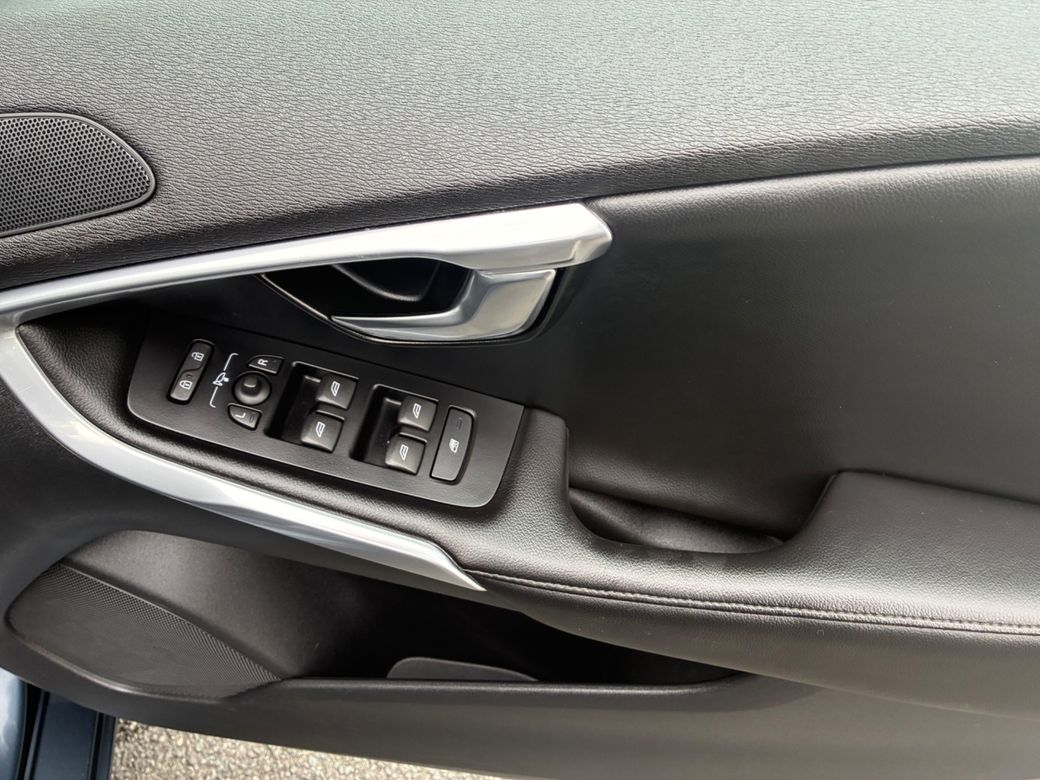 2019 Volvo V40