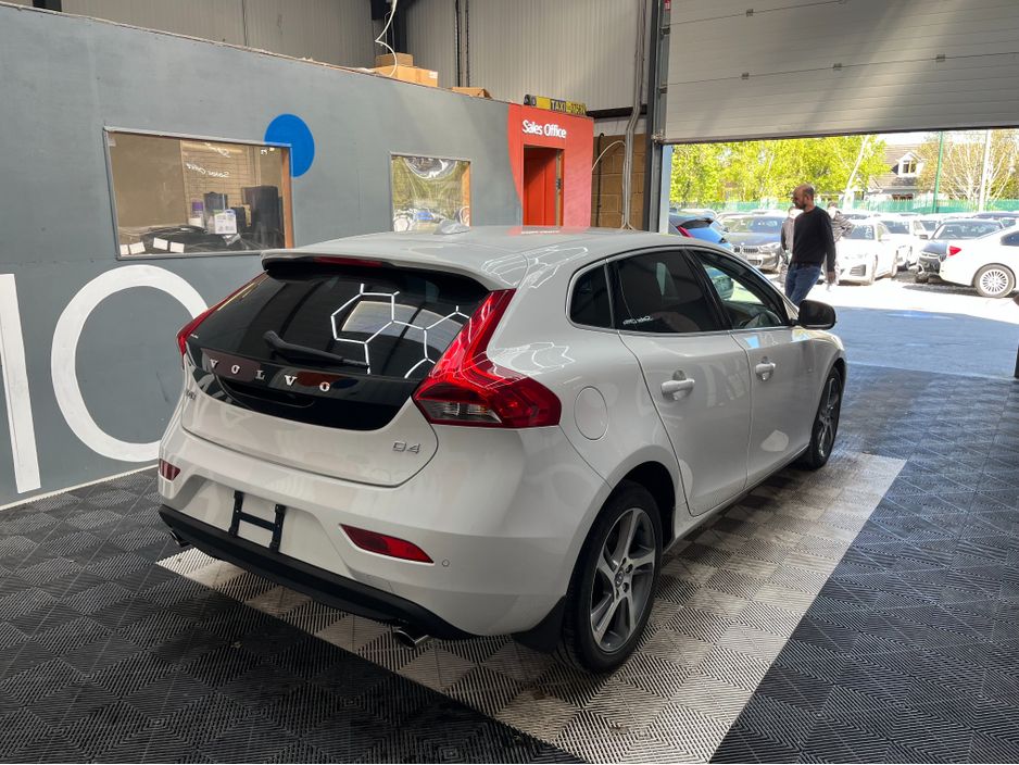 2016 Volvo V40