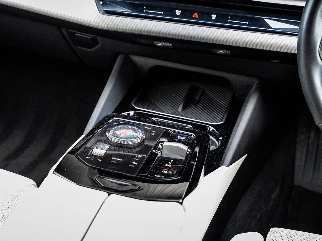 2024 BMW i5