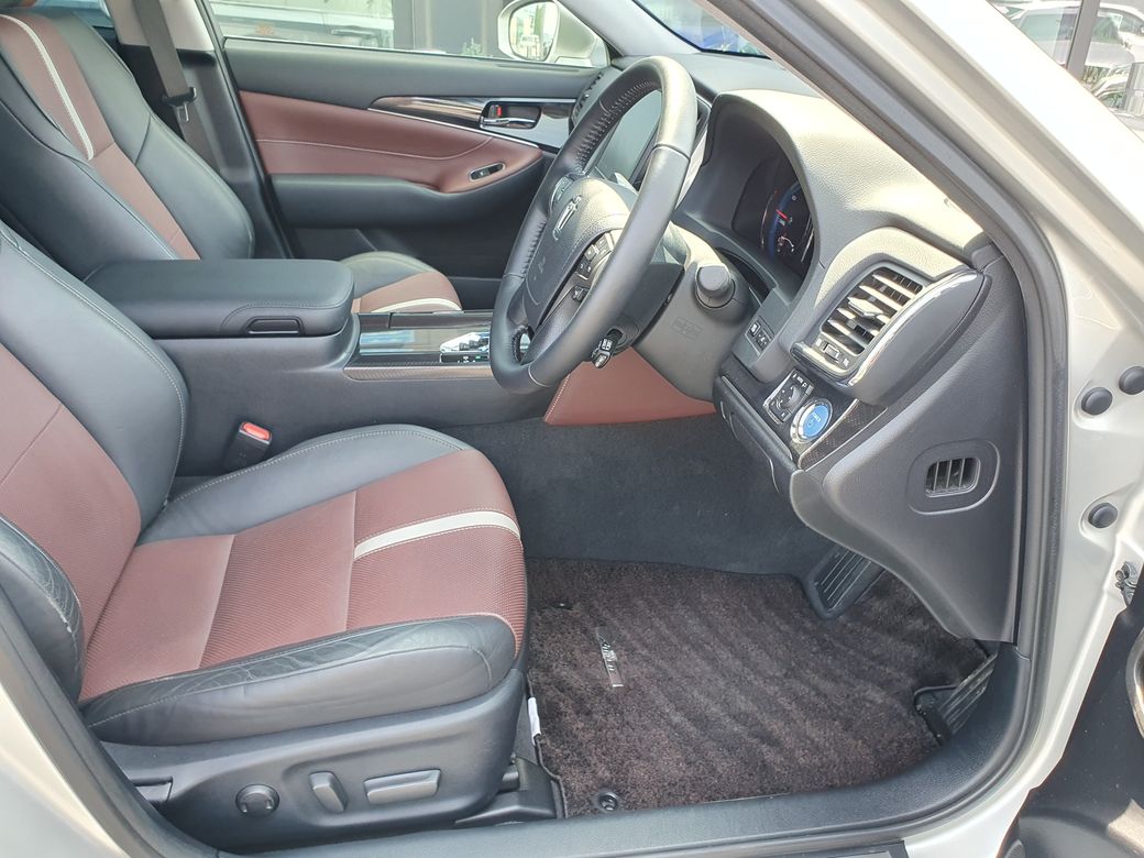 2014 Toyota Crown