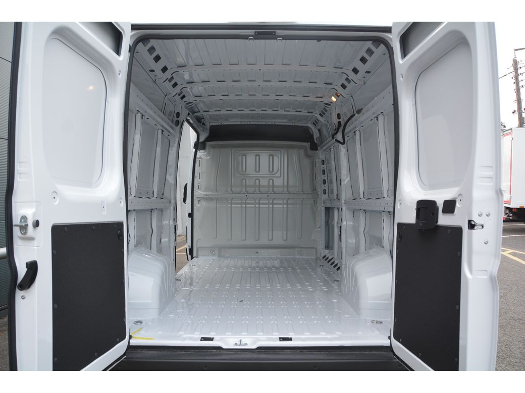 2025 Opel Movano