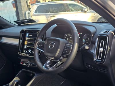2023 Volvo XC40