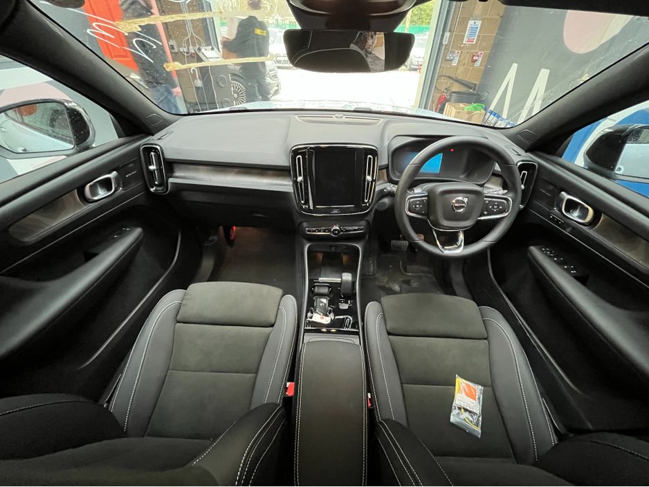 2023 Volvo XC40