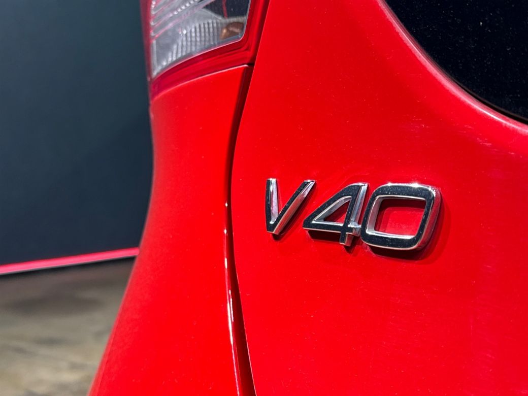 2020 Volvo V40