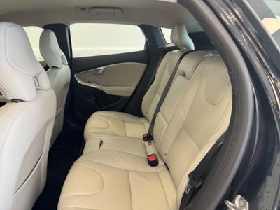 2017 Volvo V40